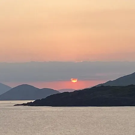 Апартаменты Unique Old Stone Килларни