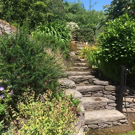 Unique Old Stone Килларни