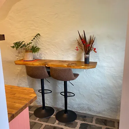 Unique Old Stone * Killarney